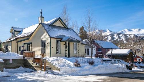 Historic District House | Gold Flake Cottage