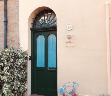 Ravenna House | Gold house