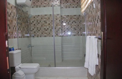 Kumasi Apartment | Gold Plus Hotel Ghana - King Suite