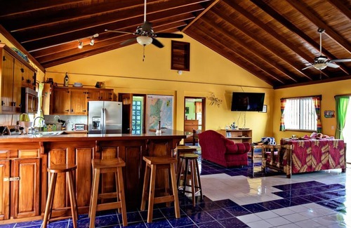 San Pedro House | Gold Standard: Private Home, Infinity Pool on the Beach & Reef View
