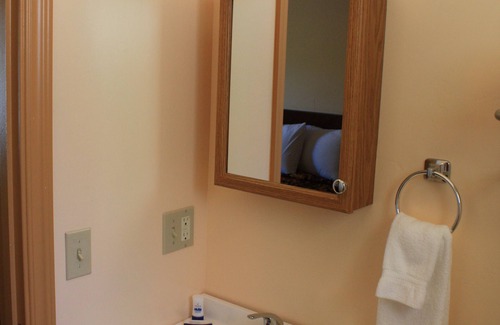 Apple Hill Hotel | Gold Trail Motor Lodge