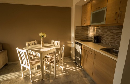 Daratsos Apartment | Golden Bay Suites