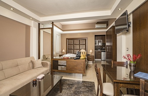 Daratsos Apartment | Golden Bay Suites