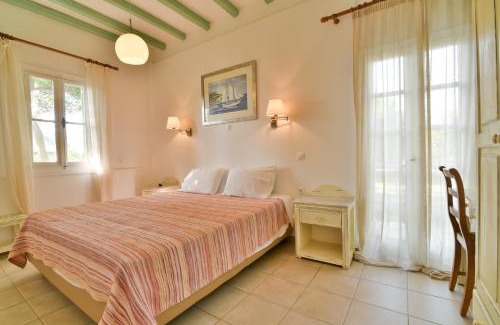 Tinos Town Hotel | Golden Beach Studios & Suites