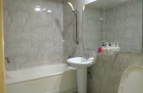 Gunsan Hotel | Golden Bee Motel