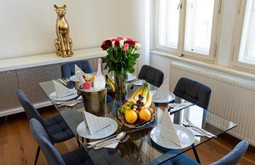 Vysehrad Apartment | Golden Cat Suite