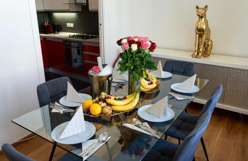 Vysehrad Apartment | Golden Cat Suite