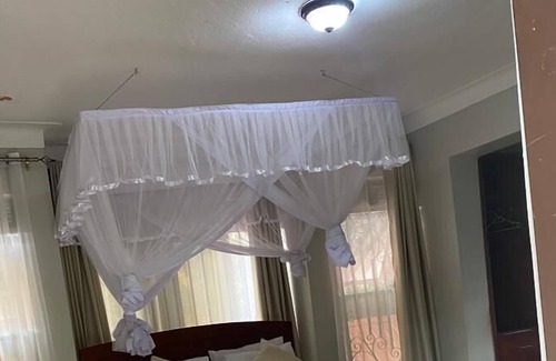 Jinja Bed & Breakfast | Golden Cherries Guest House