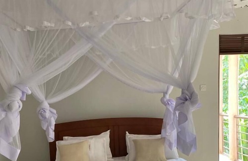 Jinja Bed & Breakfast | Golden Cherries Guest House