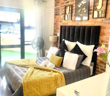 Downtown Johannesburg Apartment | Golden Diamond