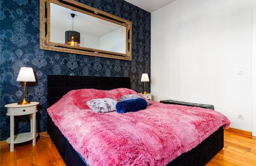 Vysehrad Apartment | Golden Dog Suite