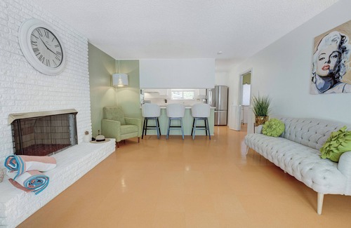 Paradise Crest Villa | GOLDEN ERA VINTAGE BEAUTY, 3BD/2BTH w/Pool + Spa + Gorgeous Jetted Tub