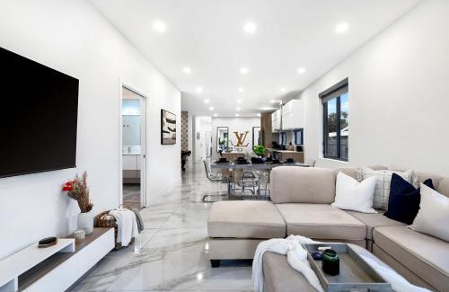 Croissant Park Villa | Golden Fox Downtown Pool House