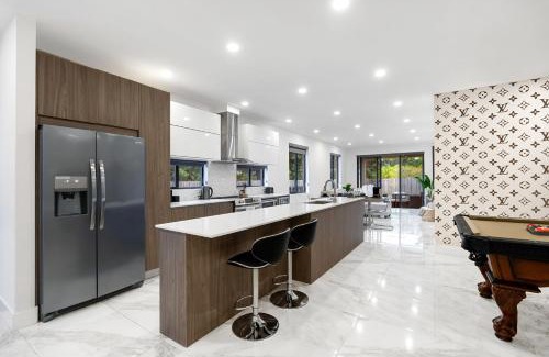 Croissant Park Villa | Golden Fox Downtown Pool House