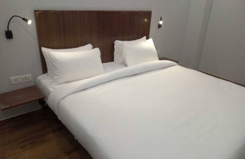 Indirapuram Hotel | Golden Frame Hotel