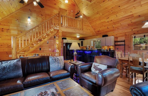 Ridgeline Vistas Cabin | Golden Getaway- Mineral Bluff GA