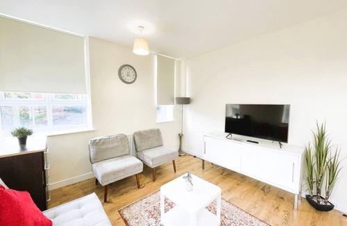 Maidstone Apartment | Golden Heights 7