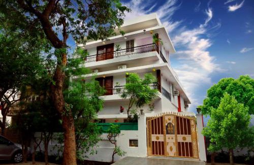 Saket Bed & Breakfast | Golden Homestay