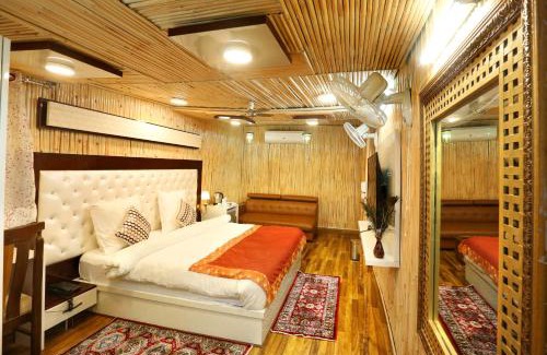 Saket Bed & Breakfast | Golden Homestay