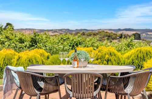 McLaren Vale House | 'Golden Homestead' A Panoramic Vineyard Escape