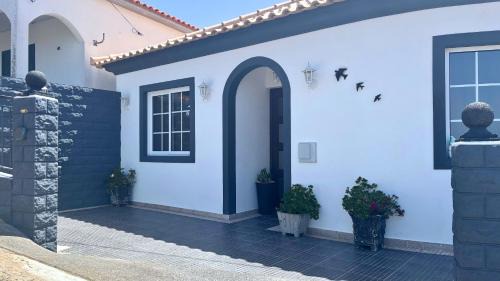 Canhas House | Golden Horizon House