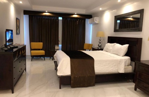 Santo Domingo Hotel | Golden House Hotel & Restaurant