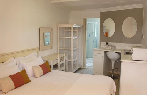Vredenburg Bed & Breakfast | Golden Key Guesthouse