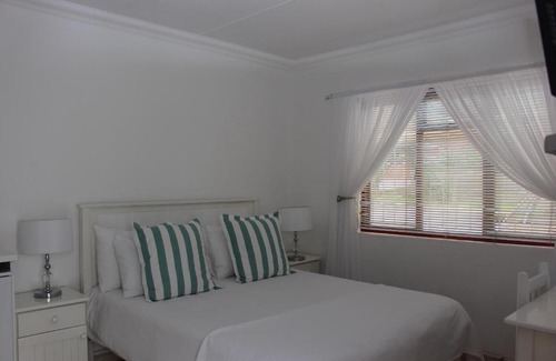Vredenburg Bed & Breakfast | Golden Key Guesthouse