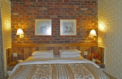 Pilanesberg National Park Cabin | Golden Leopard Resorts - Manyane Resort