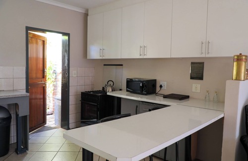 Bela-Bela House | Golden Lantern Guest Lodge