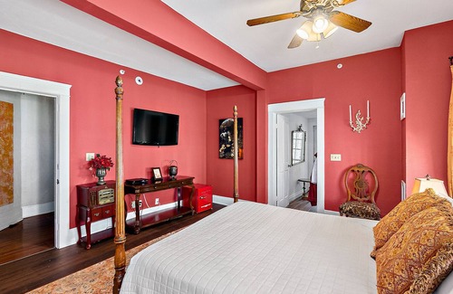 South Beach Street Historic District Resort | Golden Magnolia Marine