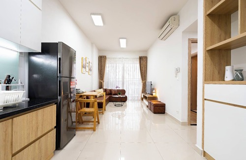 Phu Nhuan Condo | Golden Mansion - Transit Apt Free POOL & GYM