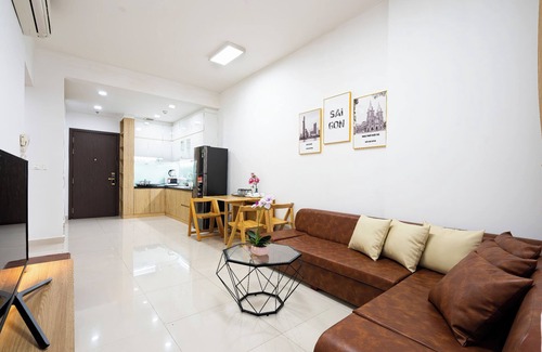 Phu Nhuan Condo | Golden Mansion - Transit Apt Free POOL & GYM