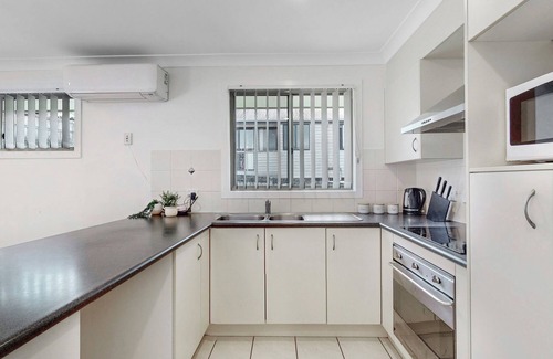 Upper Coomera House | Golden Moments - 4Bedroom Home - Coomera