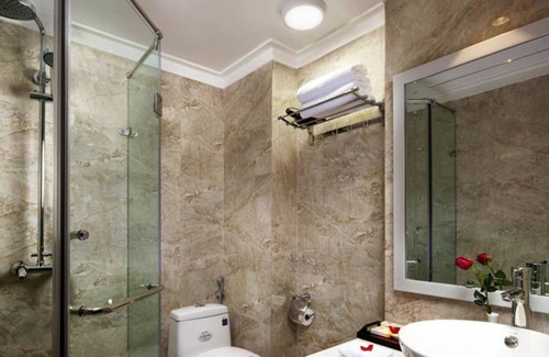 Old Quarter Hotel | Golden Moon Suite Hotel