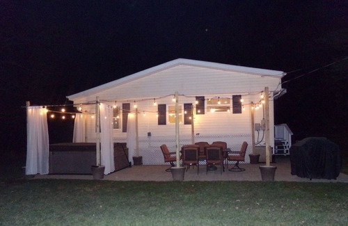 Nelsonville Cottage | Golden Moose Cottage with hot tub