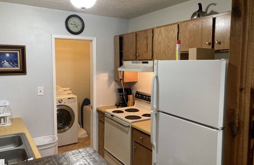 Red River Condo | Golden Nugget - cozy 2 bedroom condo wood fireplace -free wifi - fully equipped