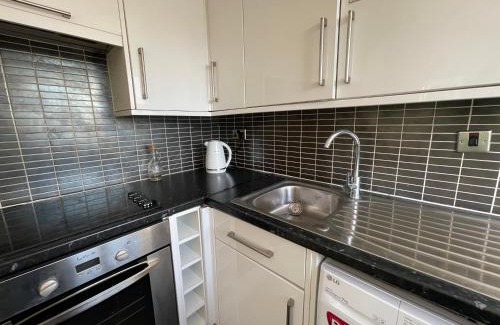 Erith Apartment | Golden Oak Two bed Apartment