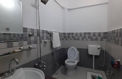 Peshawar Hotel | Golden Palace Guest House
