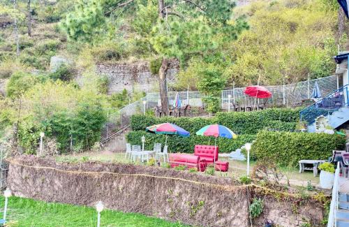 Kumarhatti Bed & Breakfast | Golden pine villa