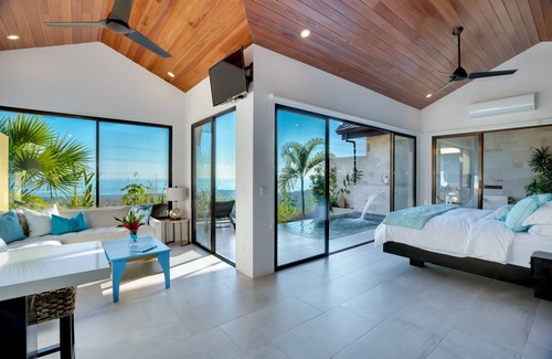 Ballena Hotel | Golden Pineapple Villas