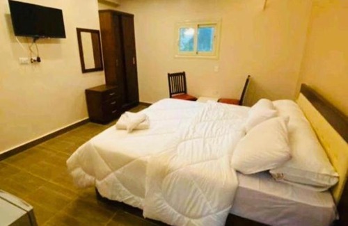 Giza Hotel | Golden pyramids hut hotel
