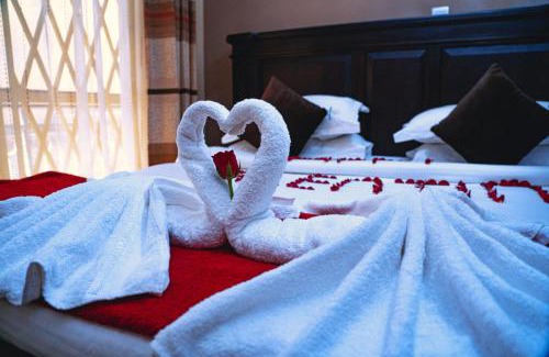 Entebbe Hotel | GOLDEN QUEST HOTEL