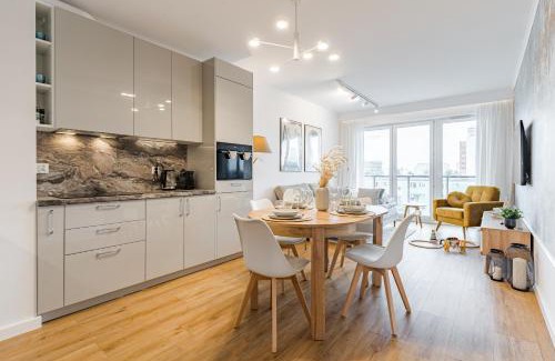 Przymorze Apartment | Golden Reagan by Aparo - Nowy Apartament, Winda, Łóżeczko Turystyczne, Plaża 500m, Balkon, 2 Sypialnie oraz Salon, Rowerownia, Biurko