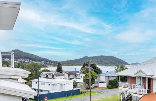 Fingal Bay House | Golden Sands 2 Short Street, Air Con, Wifi, Beach View
