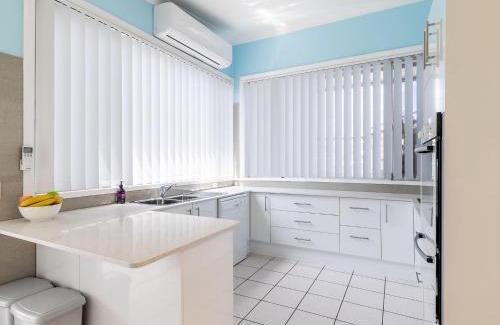 Fingal Bay House | Golden Sands 2 Short Street, Air Con, Wifi, Beach View