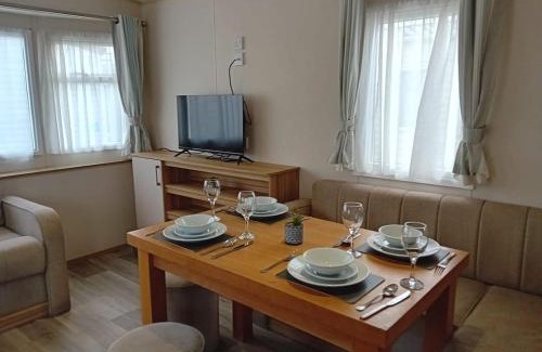 Kinmel Bay Apartment | Golden Sands 3 Bed Caravan - 1 Minute to Beach!