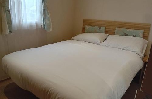 Kinmel Bay Apartment | Golden Sands 3 Bed Caravan - 1 Minute to Beach!