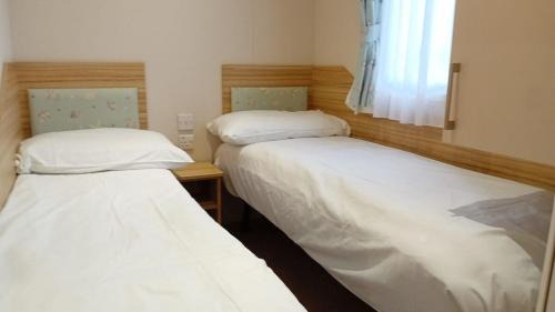 Kinmel Bay Apartment | Golden Sands 3 Bed Caravan - 1 Minute to Beach!