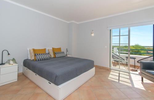 Cabanas House | Golden Seaside Villa - Acesso Praia e Piscina Incluído
